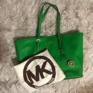Michael Kors Jet Set Tote - Large